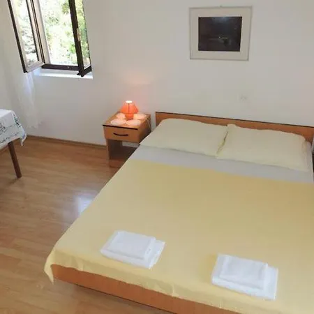 Travarevic - Two-bedroom Duplex 6 Adults *