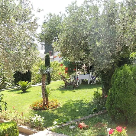 Travarevic - Two-bedroom Duplex 6 Adults Apartment *