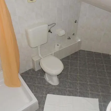 Travarevic - Two-bedroom Duplex 6 Adults